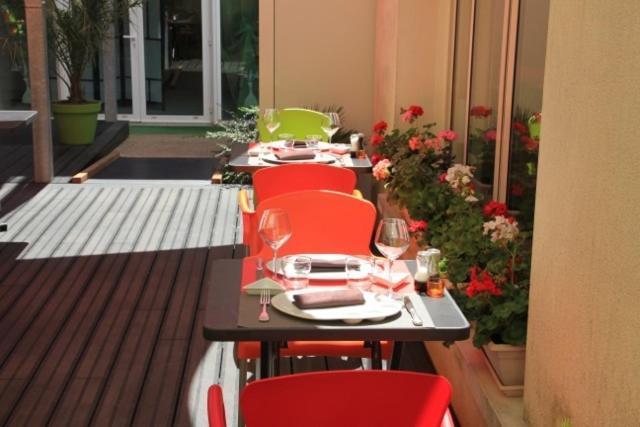 Logis Hotel De France Restaurant Le Lucullus Montmorillon Exterior photo