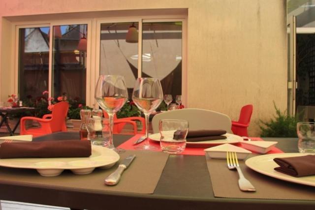 Logis Hotel De France Restaurant Le Lucullus Montmorillon Exterior photo