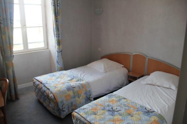 Logis Hotel De France Restaurant Le Lucullus Montmorillon Room photo