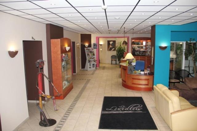 Logis Hotel De France Restaurant Le Lucullus Montmorillon Exterior photo